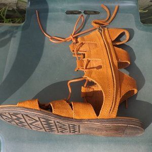 Minnetonka Brown Milos Fringe Gladiator Sandals